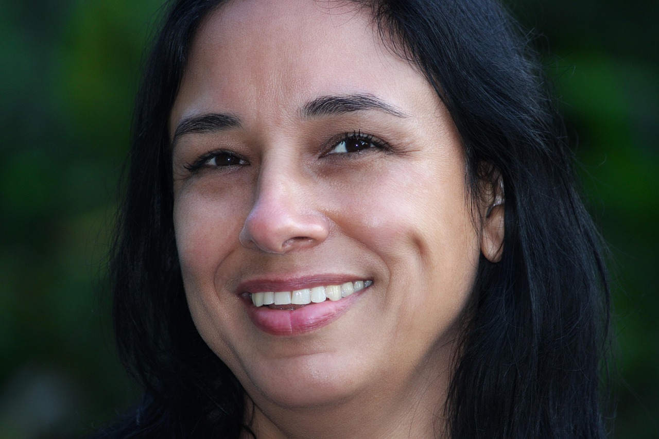 mujer, rostro, rostro de mujer, sonrrisa, nelidé, nelidé sánchez, nelidé sánchez rabelo, mirada, foto de cerca, persona
